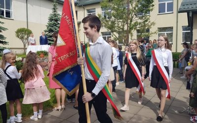 KOLEJNY ROK ZA NAMI… NAJMŁODSI POŻEGNALI SZKOŁĘ